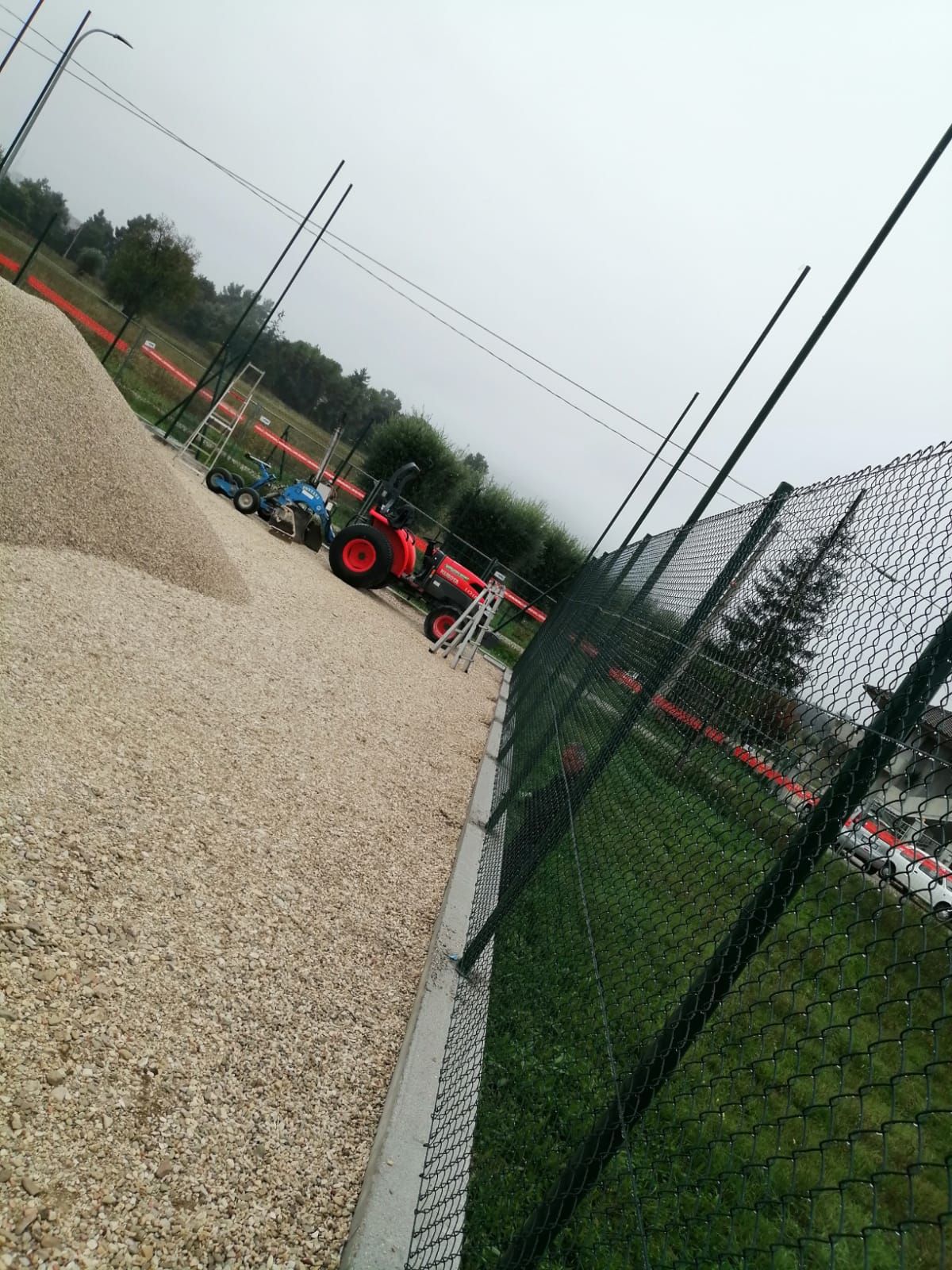 
Nel comune di Pescara <hd>Recinzioni Romagna</hd> ha realizzato la recinzione di un campo da calcio con rete a maglia rivestita