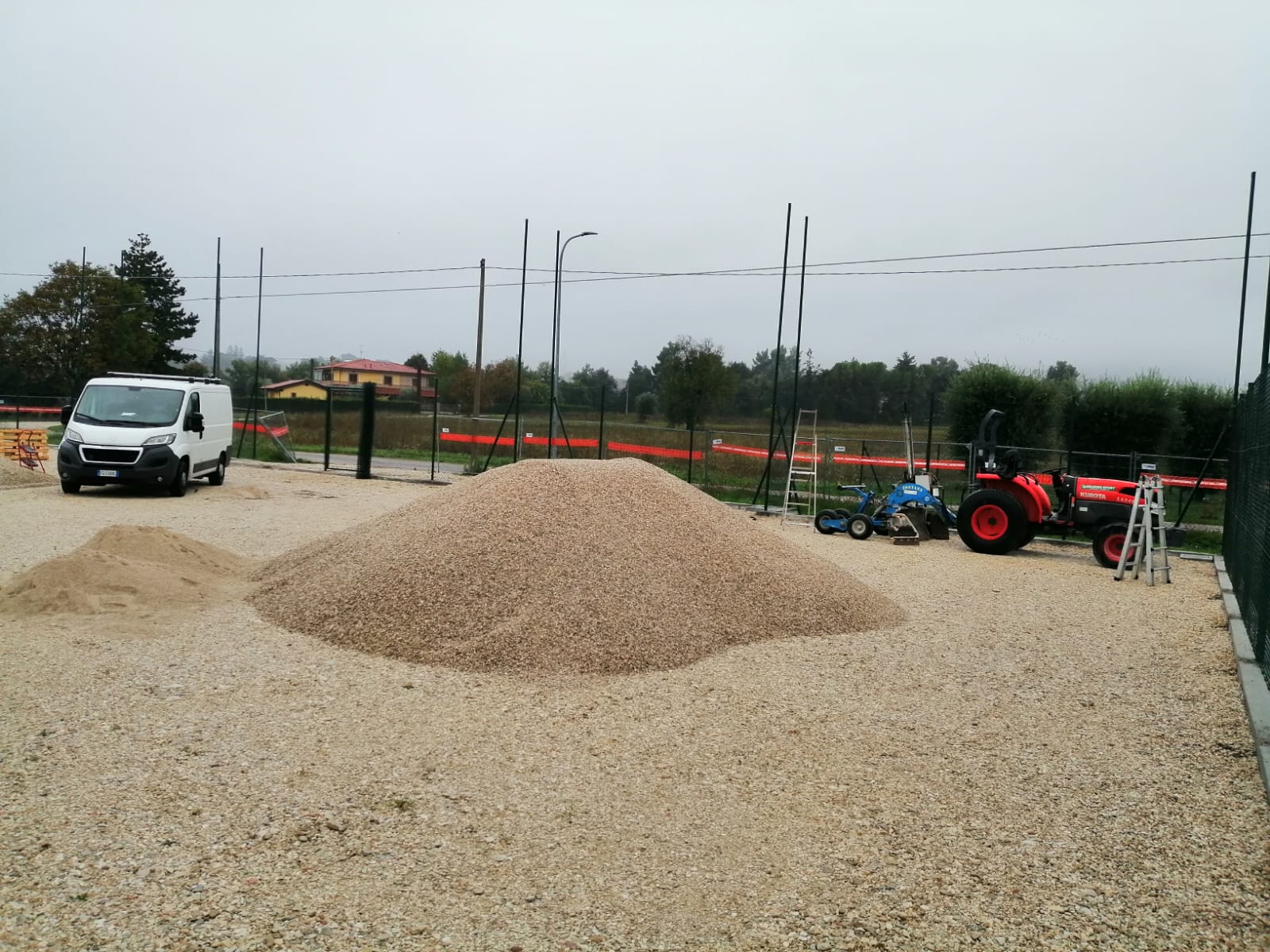 
Nel comune di Pescara <hd>Recinzioni Romagna</hd> ha realizzato la recinzione di un campo da calcio con rete a maglia rivestita